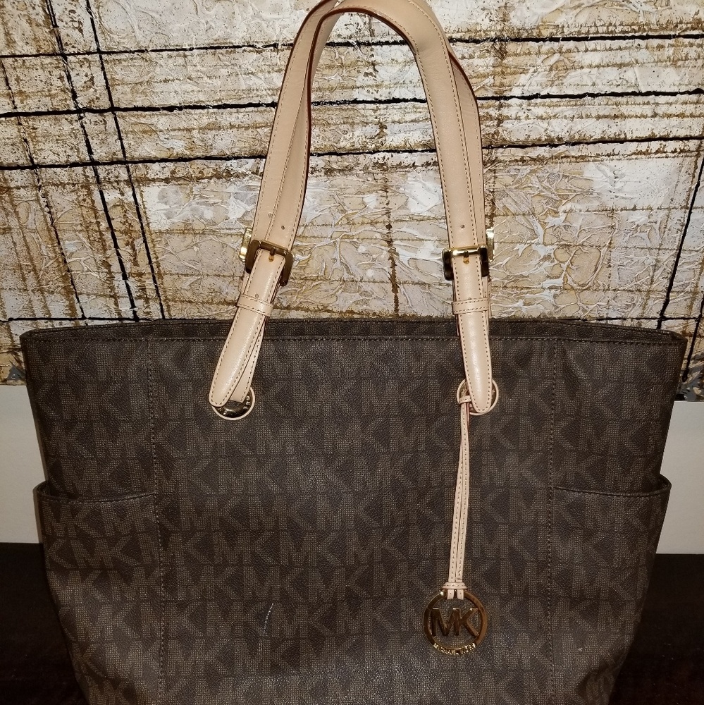 Michael Kors hand bag